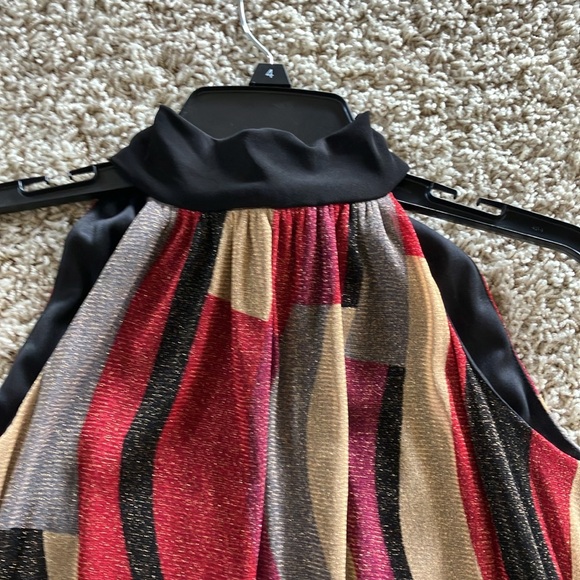❤️NWT Chic Geometric Halter Dress - Red, Black, Gold❤️ - Picture 4 of 6